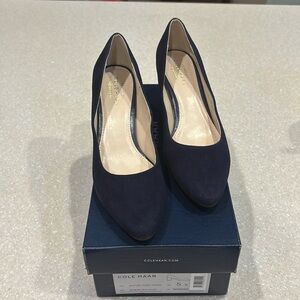 Cole Haan Justine Pump in Marine Blue suede, women’s size 5, new in box